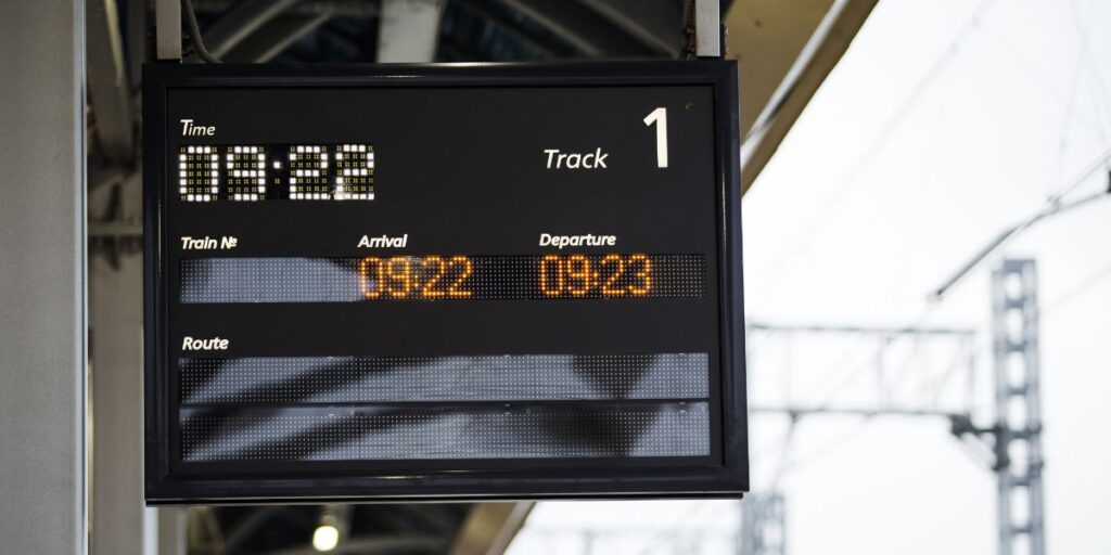 Alimentazione per display e monitor ferroviari